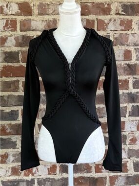 🦋 Maniere De Voir Black Braided V‑Neck Long‑Sleeve Bodysuit